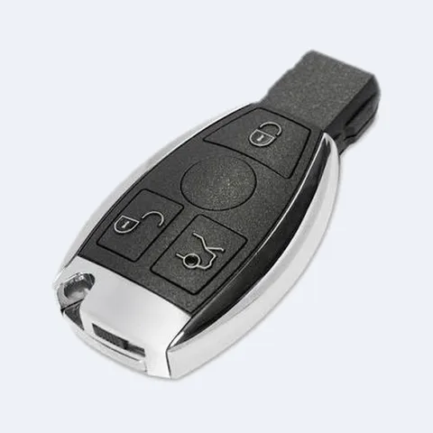 Aftermarket Mercedes key with no chrome star, only a hollow black star area