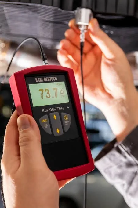 Ultrasonic fluid level tester used to set the fluid level on a Mercedes-Benz 725 transmission