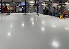 Clean epoxy-floored Mercedes-Benz service shop at Elite Benz in Summerville